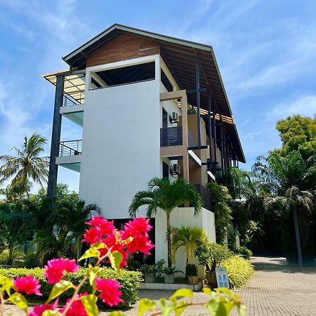Olanro Hotel Negombo Exterior photo
