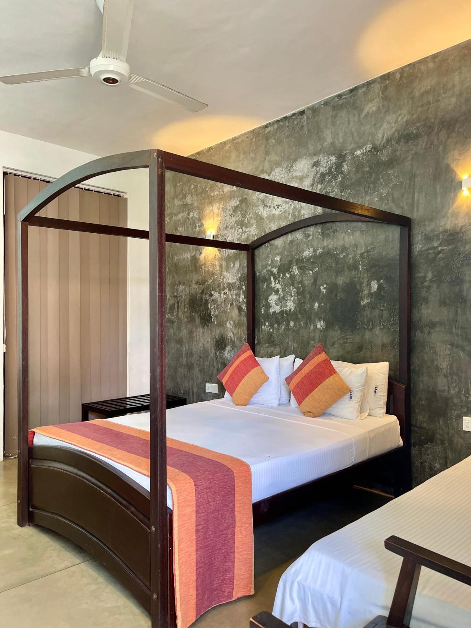 Olanro Hotel Negombo Exterior photo