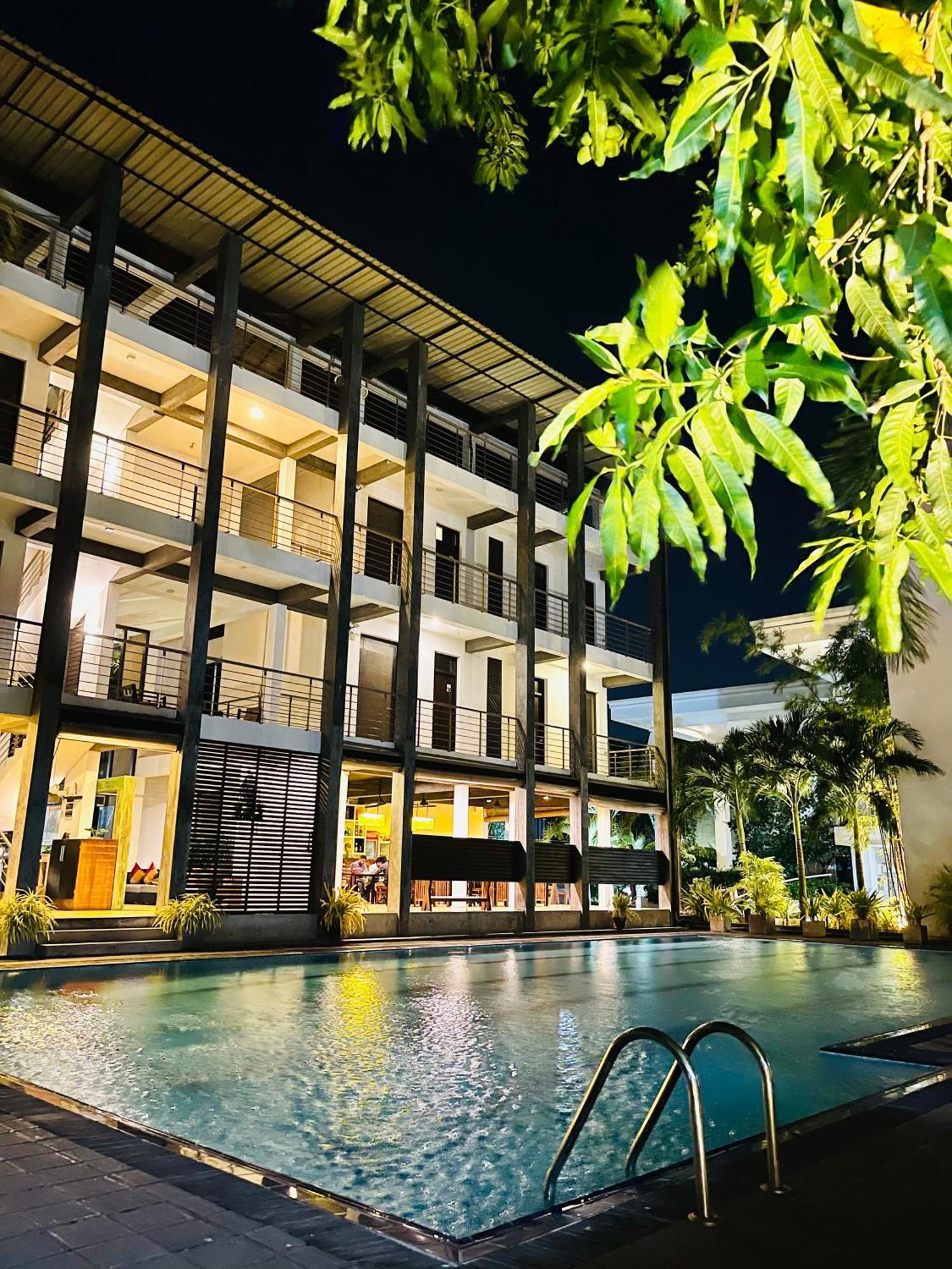 Olanro Hotel Negombo Exterior photo