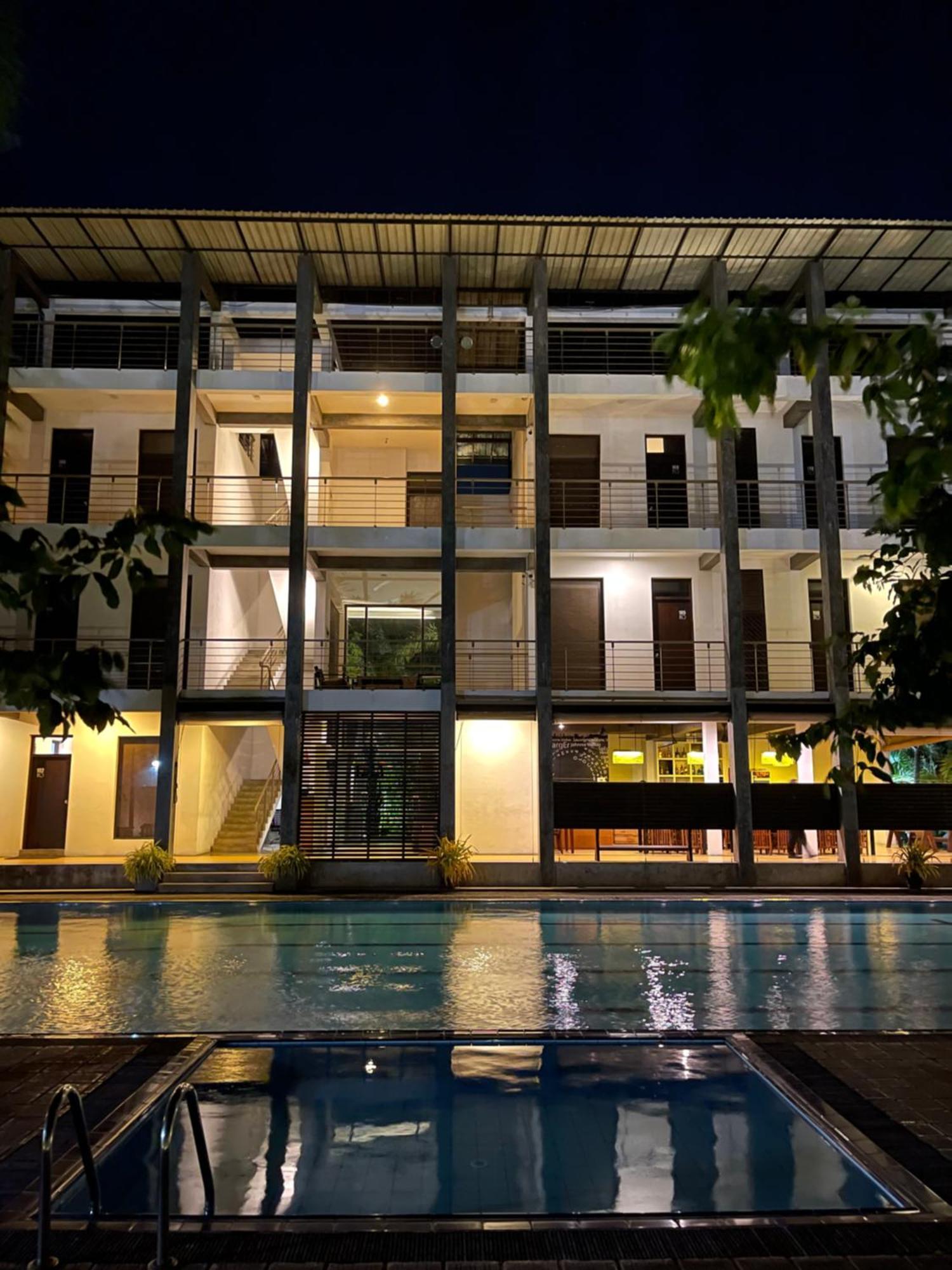 Olanro Hotel Negombo Exterior photo