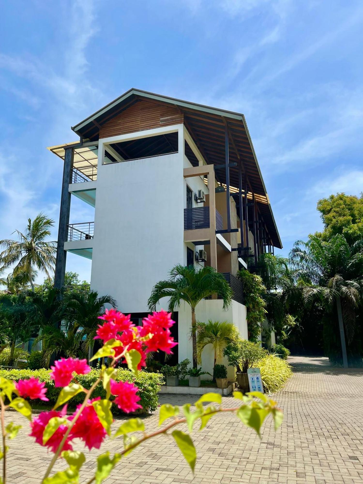 Olanro Hotel Negombo Exterior photo