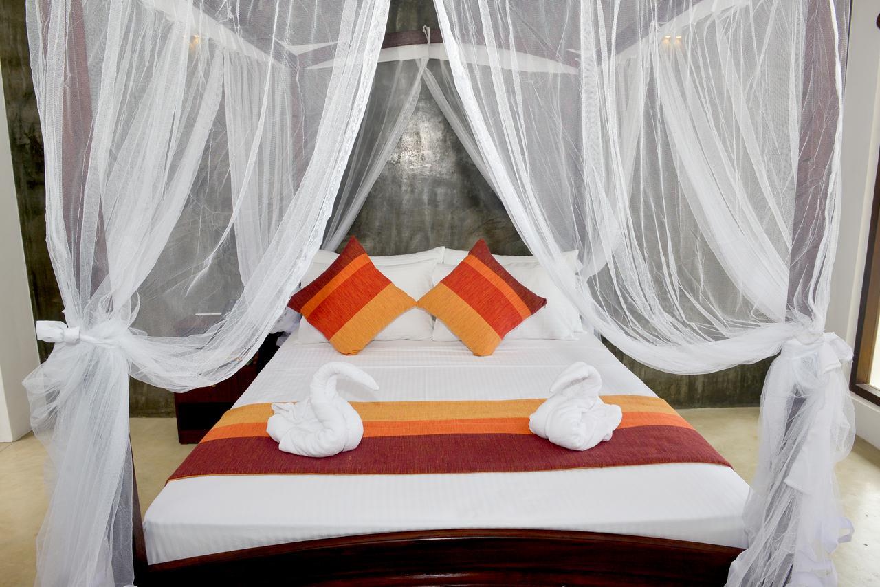Olanro Hotel Negombo Exterior photo